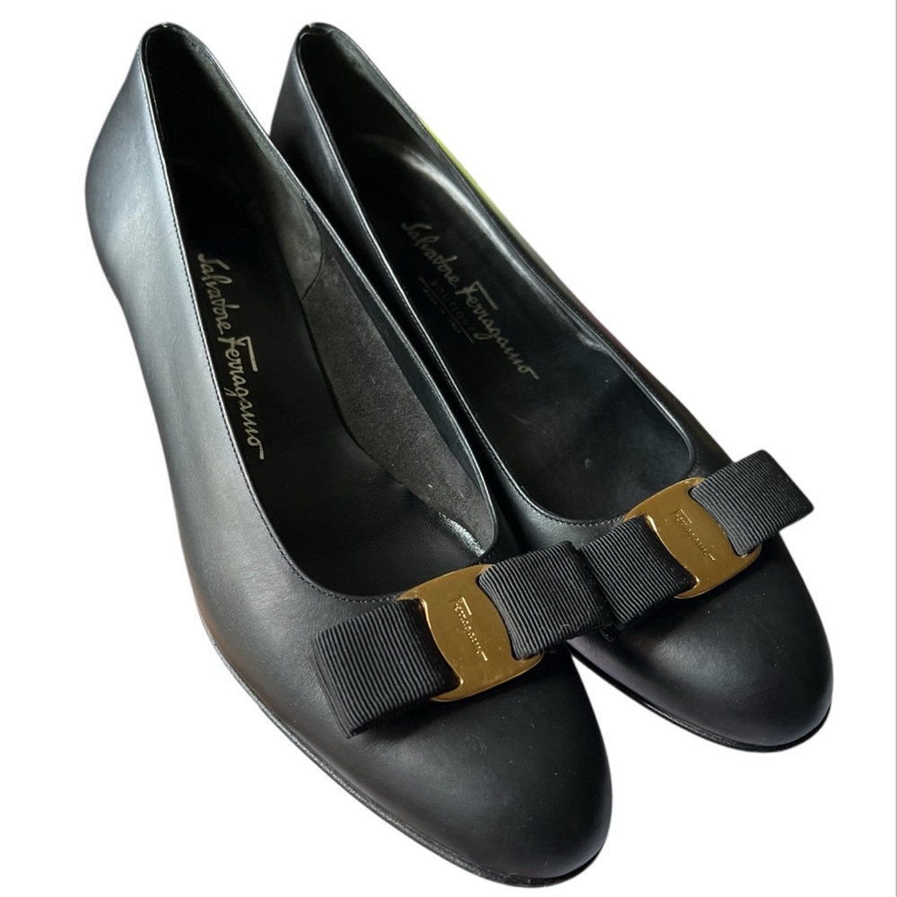 Salvatore Ferragamo Vara Black Leather Bow Pumps Slip On Heels Women’s Size 7.5 - Picture 10 of 16